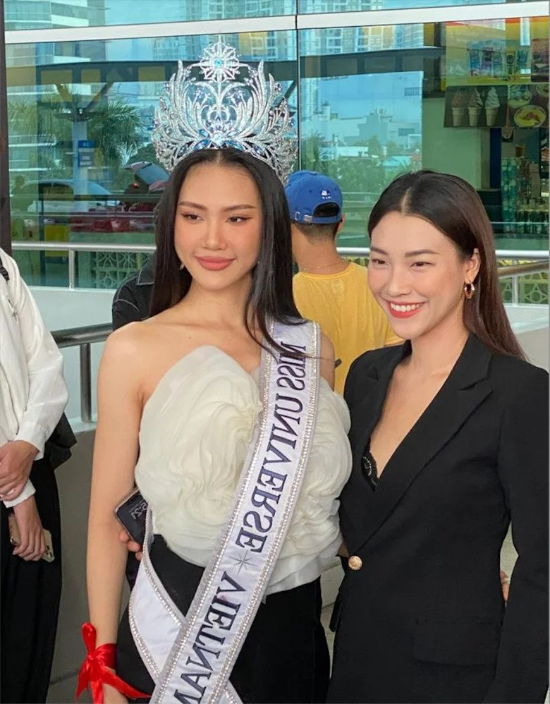 Bui Quynh Hoa Miss Universe Departure: Elegant Fashion and Multi-Million Dollar Crown