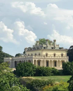 Inside the Lavish Lifestyle of the World's Second Richest Person - image 4