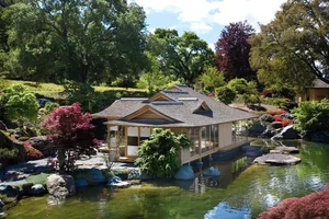 Inside the Lavish Lifestyle of the World's Second Richest Person - image 10