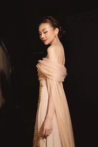 The New Mentor Beauties Dazzle in Ao Dai as Thanh Hang Bridal Look Goes Viral - image 13