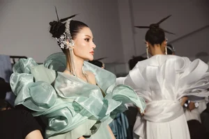 The New Mentor Beauties Dazzle in Ao Dai as Thanh Hang Bridal Look Goes Viral - image 11