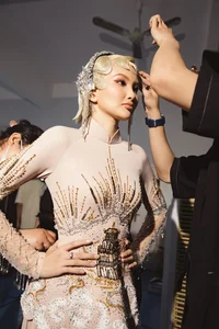 The New Mentor Beauties Dazzle in Ao Dai as Thanh Hang Bridal Look Goes Viral - image 10