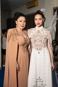The New Mentor Beauties Dazzle in Ao Dai as Thanh Hang Bridal Look Goes Viral - image 3