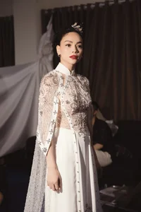 The New Mentor Beauties Dazzle in Ao Dai as Thanh Hang Bridal Look Goes Viral - image 12