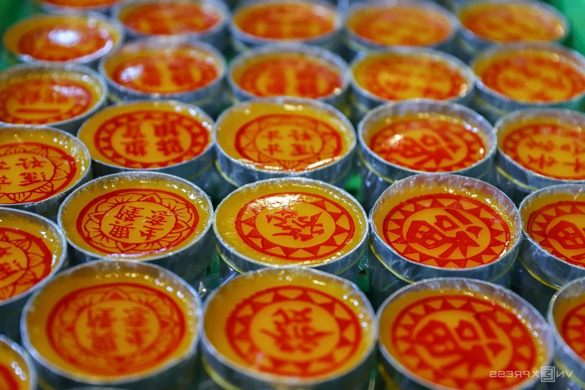 Inside a 50-Year-Old Traditional Chinese Bakery Preparing for Lunar New Year