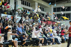 Spectacular Teddy Bear Rain at Saigon Heat Basketball Game - image 0