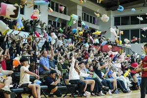 Spectacular Teddy Bear Rain at Saigon Heat Basketball Game - image 8