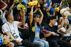 Spectacular Teddy Bear Rain at Saigon Heat Basketball Game - image 7