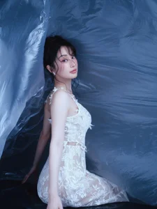 Actress Jun Vu Stuns Fans with Bold and Elegant Summer Bikini Photoshoot - image 7
