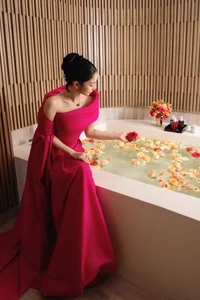 Actress Jun Vu Stuns Fans with Bold and Elegant Summer Bikini Photoshoot - image 2