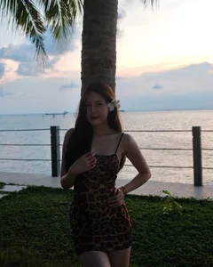 HIEUTHUHAI's Girlfriend Stuns in Bold Leopard Print Dress - image 0