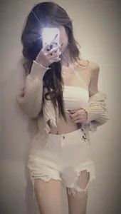 316+ Stylish Off-Shoulder Fashion Trends: Elevate Your Wardrobe Today - image 7