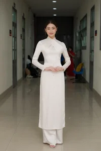 Chic and Professional Teaching Outfits of Miss World Vietnam Luong Thuy Linh - image 7