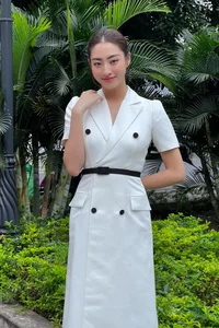 Chic and Professional Teaching Outfits of Miss World Vietnam Luong Thuy Linh - image 5