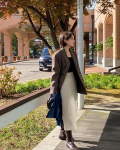 10 Youthful and Elegant Blazer Styling Ideas for Women Over 40 - image 9