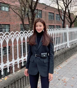 10 Youthful and Elegant Blazer Styling Ideas for Women Over 40 - image 3