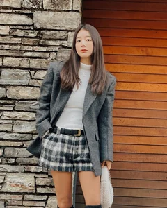 10 Youthful and Elegant Blazer Styling Ideas for Women Over 40 - image 1