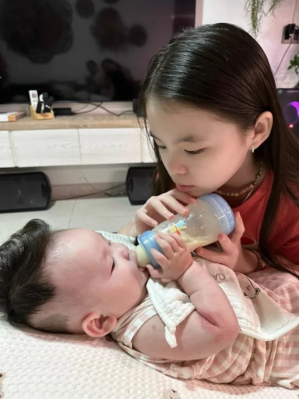 Phuong Trinh Jolie and Ly Binh Celebrate Blended Family Happiness