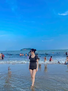 Cua Lo Beach Attracts Crowds of Tourists During the Holiday Season - image 3