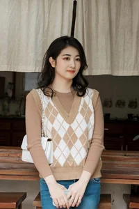 Meet the Rising Star: Thai Nguyen Beauty Captivating VTV Audiences - image 12