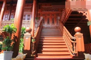 Inside Vietnam Largest Lim Wood Stilt House Worth 200 Billion VND - image 3