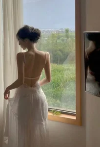 232+ Elegant Open-Back Fashion Looks: Chic, Sophisticated, and Bold - image 13