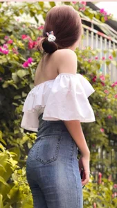 232+ Elegant Open-Back Fashion Looks: Chic, Sophisticated, and Bold - image 11