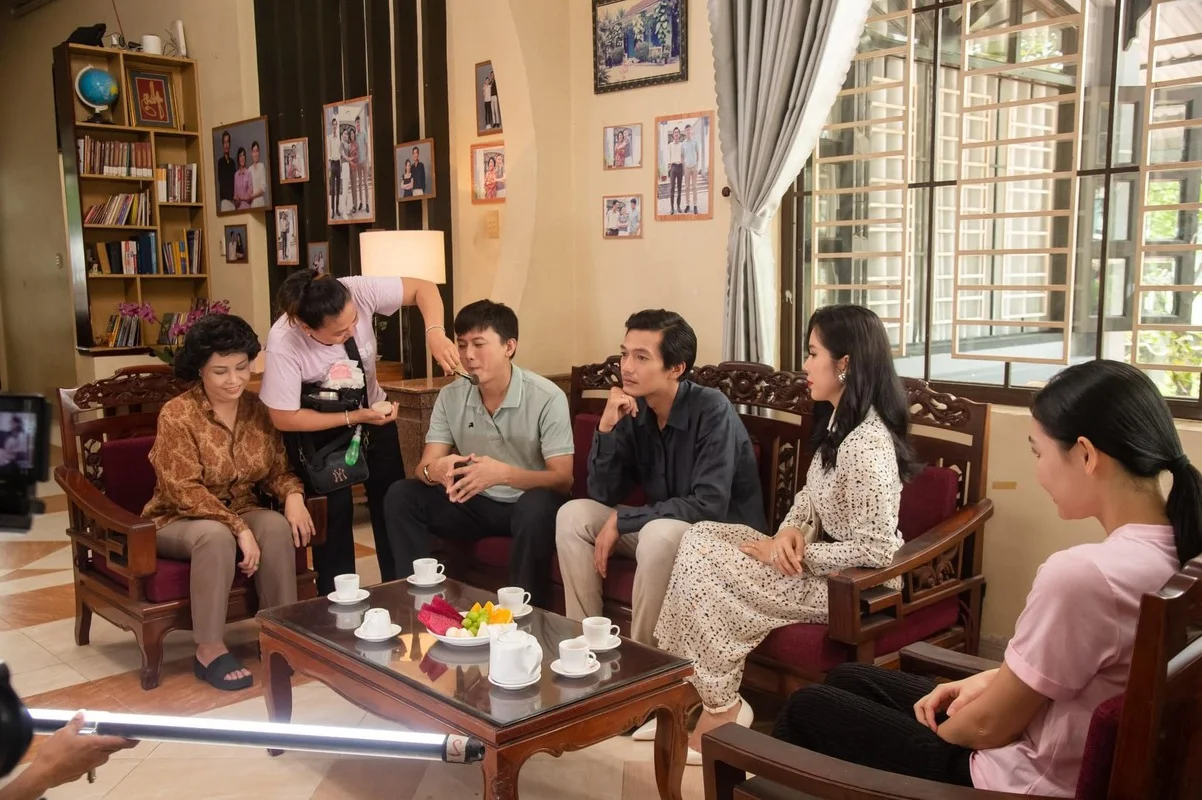 Celebrity Highlights: Binh An’s Wedding Anniversary and Jennifer Pham’s Vacation Style