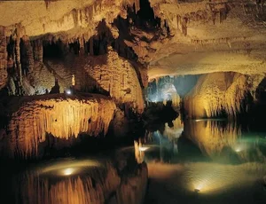 Exploring the Most Beautiful Cave in the Middle East: A Geological Wonder - image 2