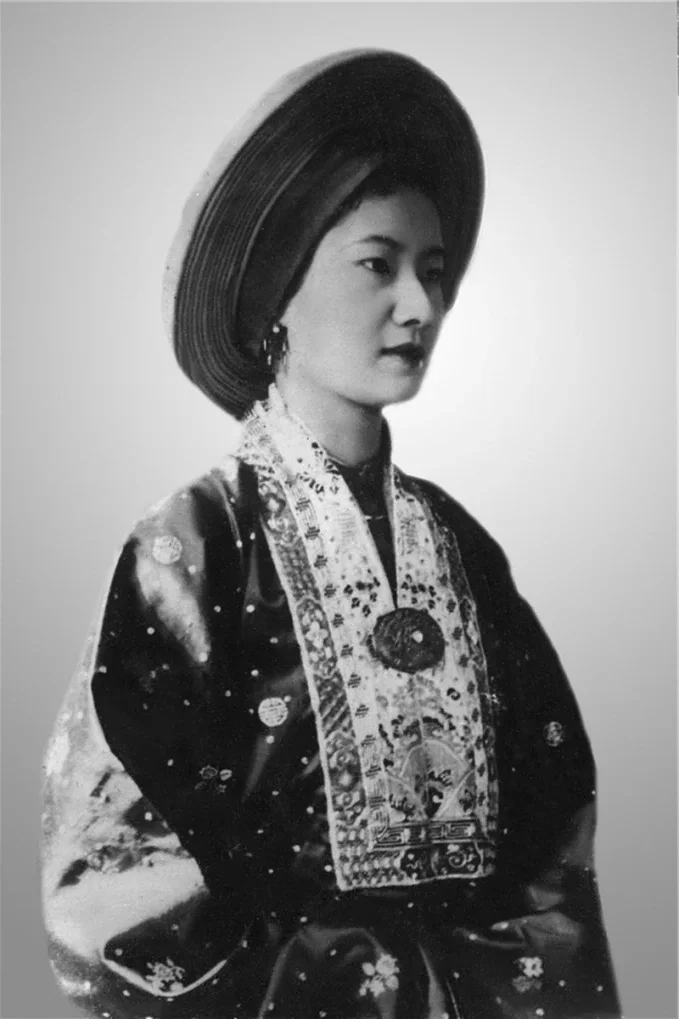 The Uncrowned Queen: The Legendary Beauty Hailed as Miss Indochina Without a Pageant