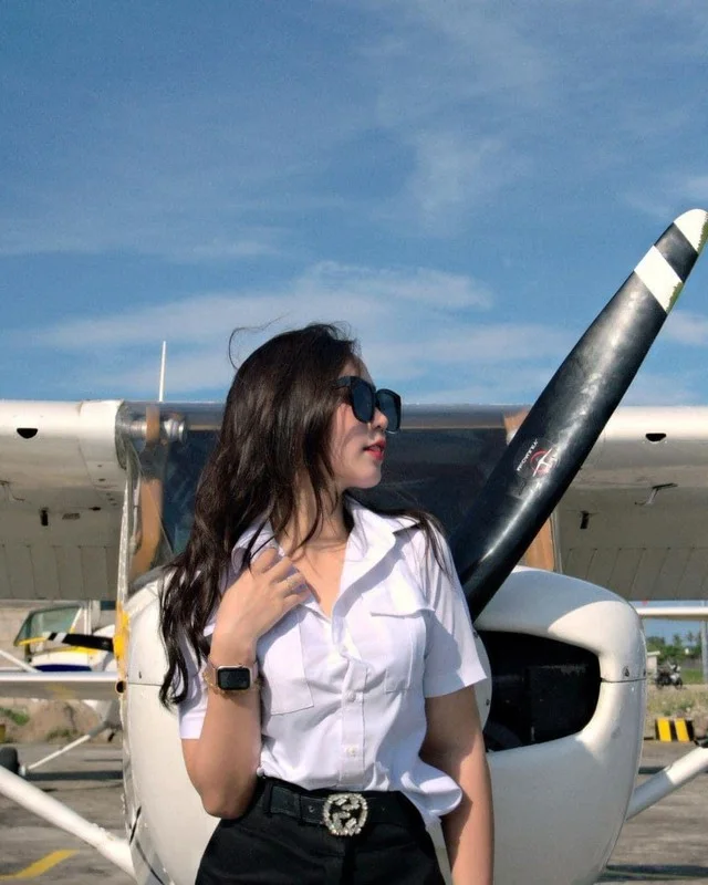 Meet the Beautiful Female Pilot Dubbed the Muse of the Sky