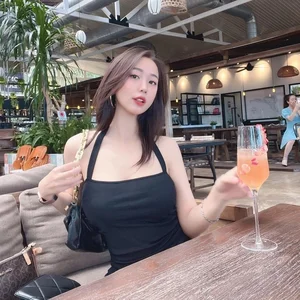 Meet the Beautiful Female Pilot Dubbed the Muse of the Sky - image 4