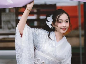 Meet the Beautiful Female Pilot Dubbed the Muse of the Sky - image 5