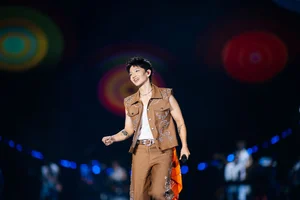 Hoang Dung Delivers an Unforgettable Performance for 10,000 Fans - image 3