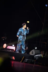Hoang Dung Delivers an Unforgettable Performance for 10,000 Fans - image 8