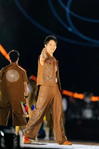 Hoang Dung Delivers an Unforgettable Performance for 10,000 Fans - image 4