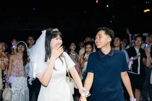 Hoang Dung Delivers an Unforgettable Performance for 10,000 Fans - image 10