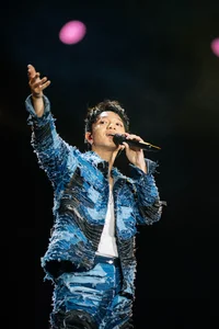 Hoang Dung Delivers an Unforgettable Performance for 10,000 Fans - image 0