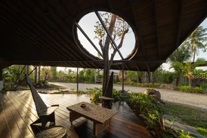Stunning 500m2 Garden House Hidden Under Green Tree Canopies - image 1