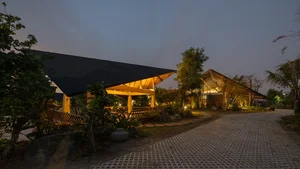Stunning 500m2 Garden House Hidden Under Green Tree Canopies - image 12