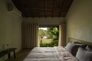 Stunning 500m2 Garden House Hidden Under Green Tree Canopies - image 5