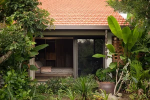 Stunning 500m2 Garden House Hidden Under Green Tree Canopies - image 2