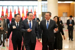 Chairman of the National Assembly Tran Thanh Man Meets with Chinese Premier - image 3