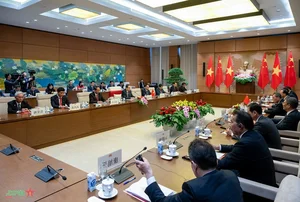 Chairman of the National Assembly Tran Thanh Man Meets with Chinese Premier - image 4