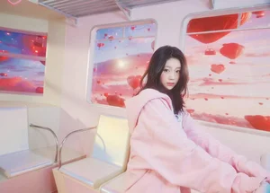 Rosé of BlackPink and Rookie Group ILLIT Mesmerize K-Pop Fans with Stunning Visuals - image 9
