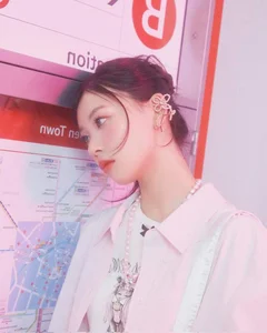Rosé of BlackPink and Rookie Group ILLIT Mesmerize K-Pop Fans with Stunning Visuals - image 0