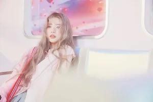 Rosé of BlackPink and Rookie Group ILLIT Mesmerize K-Pop Fans with Stunning Visuals - image 17
