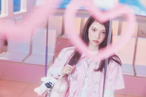 Rosé of BlackPink and Rookie Group ILLIT Mesmerize K-Pop Fans with Stunning Visuals - image 11
