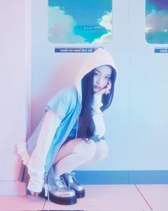 Rosé of BlackPink and Rookie Group ILLIT Mesmerize K-Pop Fans with Stunning Visuals - image 8