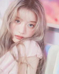 Rosé of BlackPink and Rookie Group ILLIT Mesmerize K-Pop Fans with Stunning Visuals - image 18